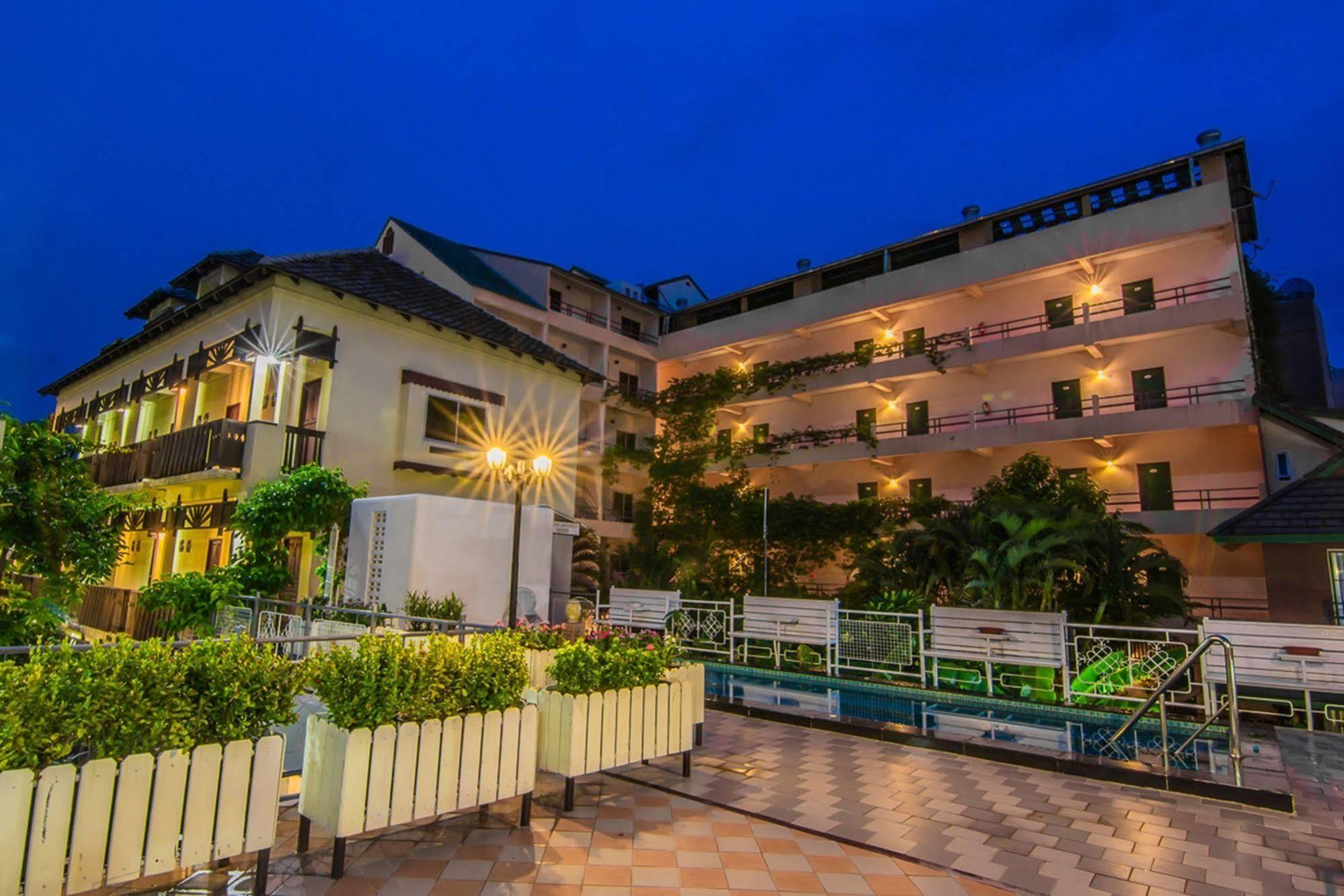 Sutus Court 1 Hotel Pattaya Exterior photo