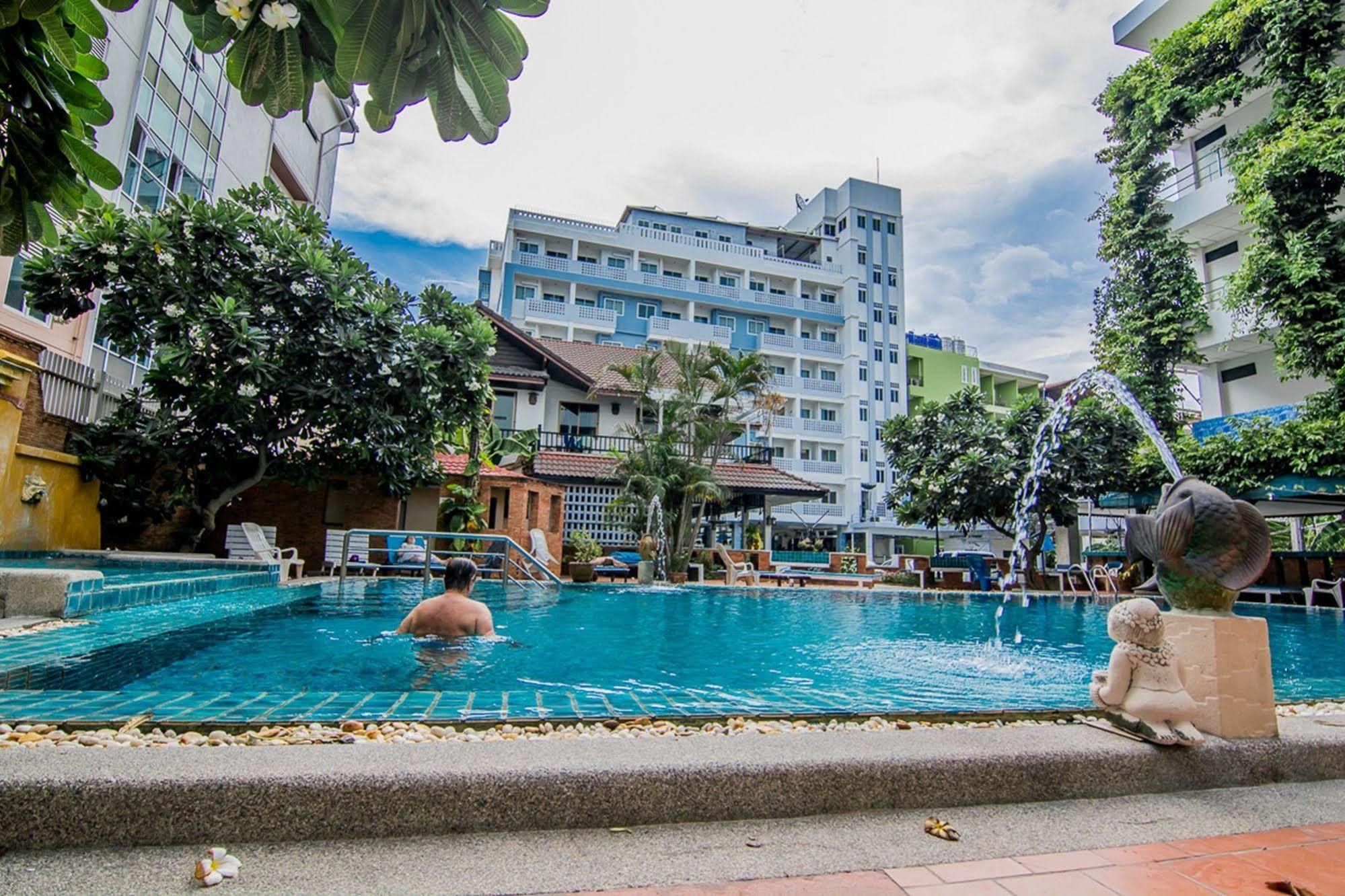 Sutus Court 1 Hotel Pattaya Exterior photo