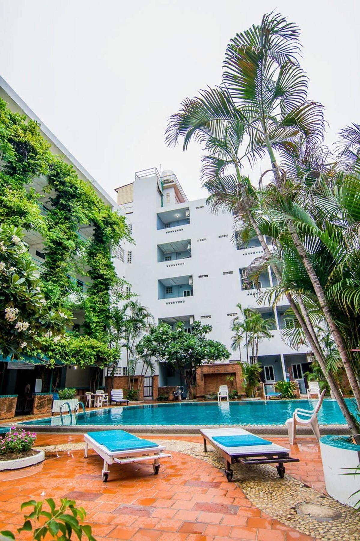 Sutus Court 1 Hotel Pattaya Exterior photo