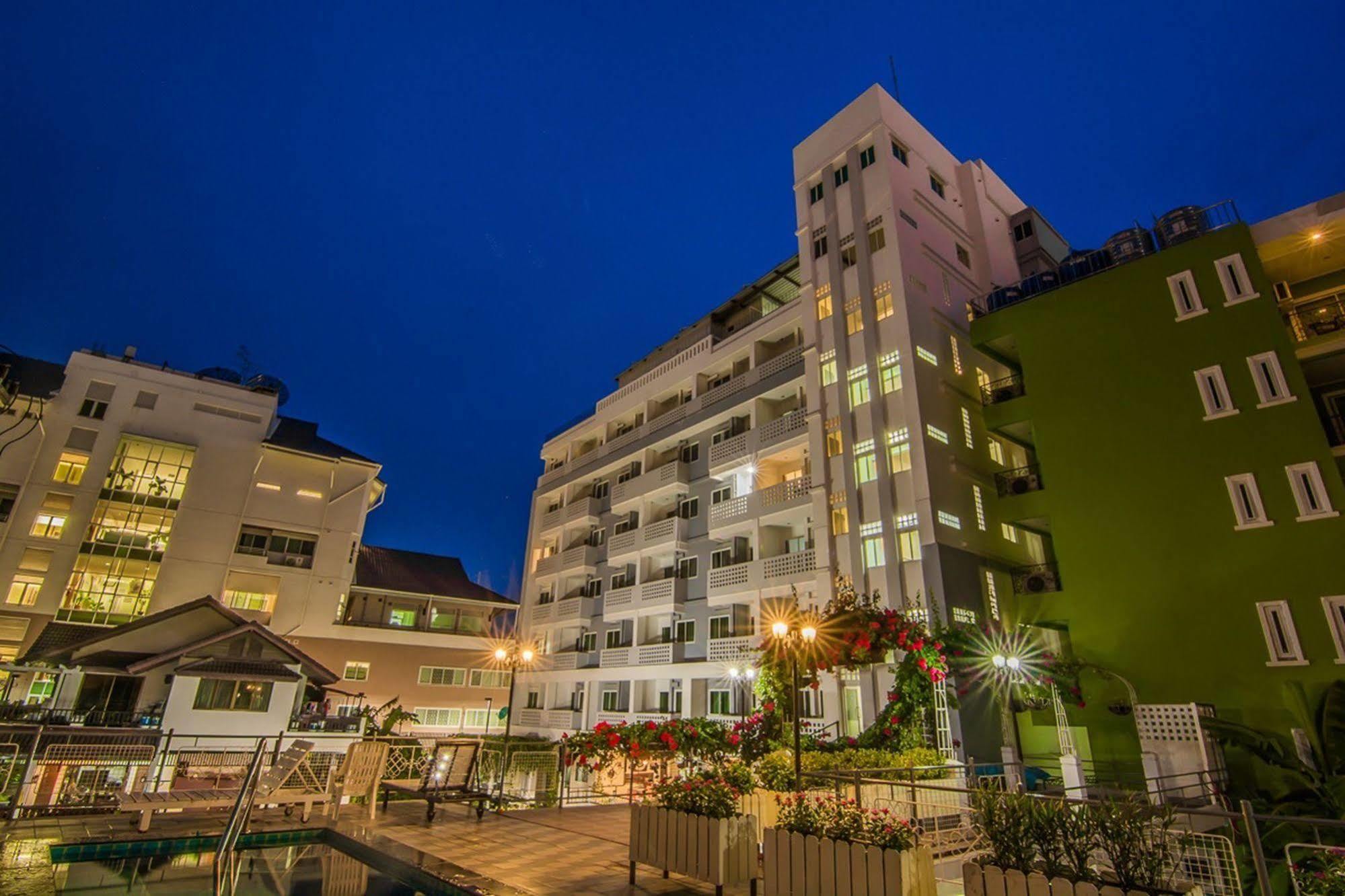 Sutus Court 1 Hotel Pattaya Exterior photo