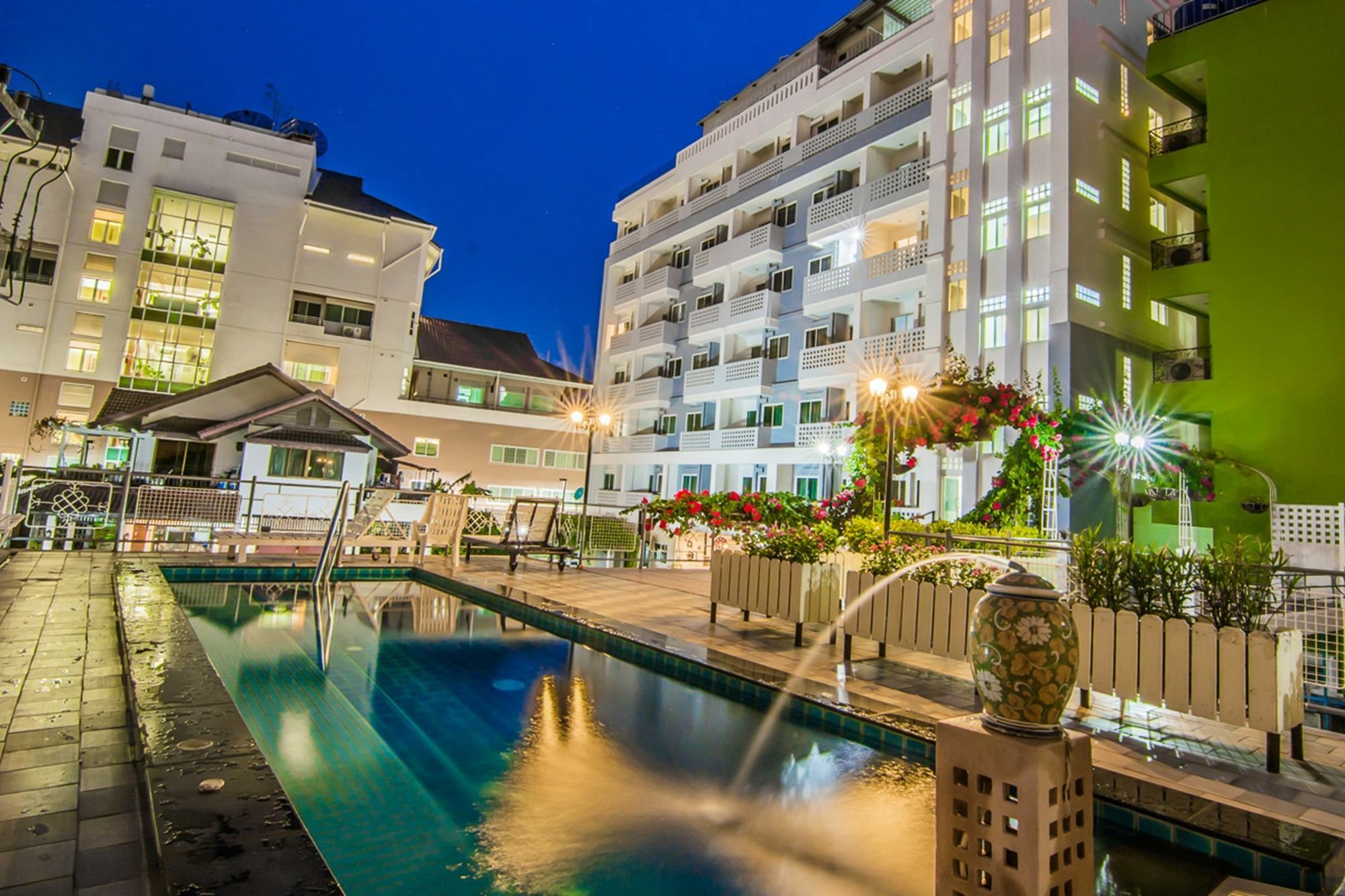 Sutus Court 1 Hotel Pattaya Exterior photo